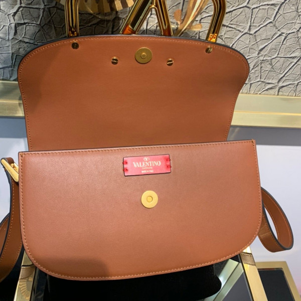 VALENTINO SUPERVEE CALFSKIN CROSSBODY BAG [Valentino66] CELINE CHANEL ACCESSORIES LOEWE SHOES LOUIS VUITTON DIRO YSL OTHER BRAND HANDBAGS BALENCIAGA BOTTEGA VENETA GOYARD HERMES BURBERRY VALENTINO GUCCI FENDI MIUMIU CHLOE PRADA BVLGARI SUITCASE NEW ARRIVAL 