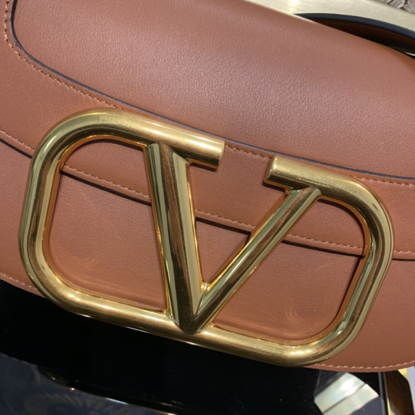 VALENTINO SUPERVEE CALFSKIN CROSSBODY BAG [Valentino66] CELINE CHANEL ACCESSORIES LOEWE SHOES LOUIS VUITTON DIRO YSL OTHER BRAND HANDBAGS BALENCIAGA BOTTEGA VENETA GOYARD HERMES BURBERRY VALENTINO GUCCI FENDI MIUMIU CHLOE PRADA BVLGARI SUITCASE NEW ARRIVAL 