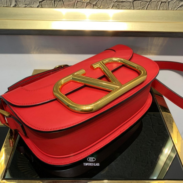 VALENTINO SUPERVEE CALFSKIN CROSSBODY BAG [Valentino64] CELINE CHANEL ACCESSORIES LOEWE SHOES LOUIS VUITTON DIRO YSL OTHER BRAND HANDBAGS BALENCIAGA BOTTEGA VENETA GOYARD HERMES BURBERRY VALENTINO GUCCI FENDI MIUMIU CHLOE PRADA BVLGARI SUITCASE NEW ARRIVAL 