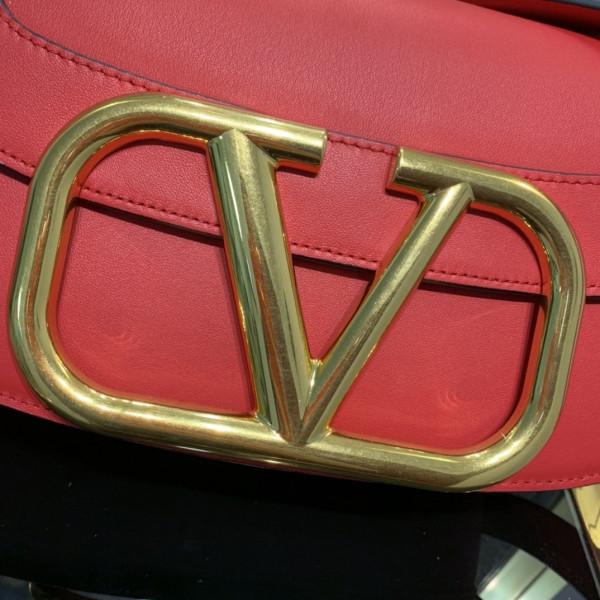 VALENTINO SUPERVEE CALFSKIN CROSSBODY BAG [Valentino64] CELINE CHANEL ACCESSORIES LOEWE SHOES LOUIS VUITTON DIRO YSL OTHER BRAND HANDBAGS BALENCIAGA BOTTEGA VENETA GOYARD HERMES BURBERRY VALENTINO GUCCI FENDI MIUMIU CHLOE PRADA BVLGARI SUITCASE NEW ARRIVAL 