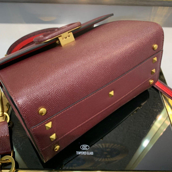 VALENTINO SMALL VSLING GRAINY CALFSKIN HANDBAG [Valentino62] CELINE CHANEL ACCESSORIES LOEWE SHOES LOUIS VUITTON DIRO YSL OTHER BRAND HANDBAGS BALENCIAGA BOTTEGA VENETA GOYARD HERMES BURBERRY VALENTINO GUCCI FENDI MIUMIU CHLOE PRADA BVLGARI SUITCASE NEW ARRIVAL 