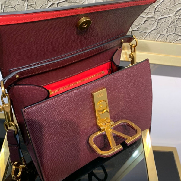 VALENTINO SMALL VSLING GRAINY CALFSKIN HANDBAG [Valentino62] CELINE CHANEL ACCESSORIES LOEWE SHOES LOUIS VUITTON DIRO YSL OTHER BRAND HANDBAGS BALENCIAGA BOTTEGA VENETA GOYARD HERMES BURBERRY VALENTINO GUCCI FENDI MIUMIU CHLOE PRADA BVLGARI SUITCASE NEW ARRIVAL 