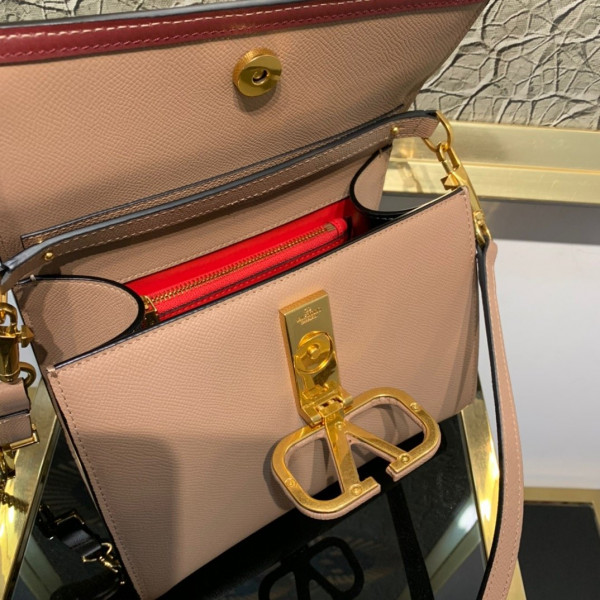 VALENTINO SMALL VSLING GRAINY CALFSKIN HANDBAG [Valentino61] CELINE CHANEL ACCESSORIES LOEWE SHOES LOUIS VUITTON DIRO YSL OTHER BRAND HANDBAGS BALENCIAGA BOTTEGA VENETA GOYARD HERMES BURBERRY VALENTINO GUCCI FENDI MIUMIU CHLOE PRADA BVLGARI SUITCASE NEW ARRIVAL 