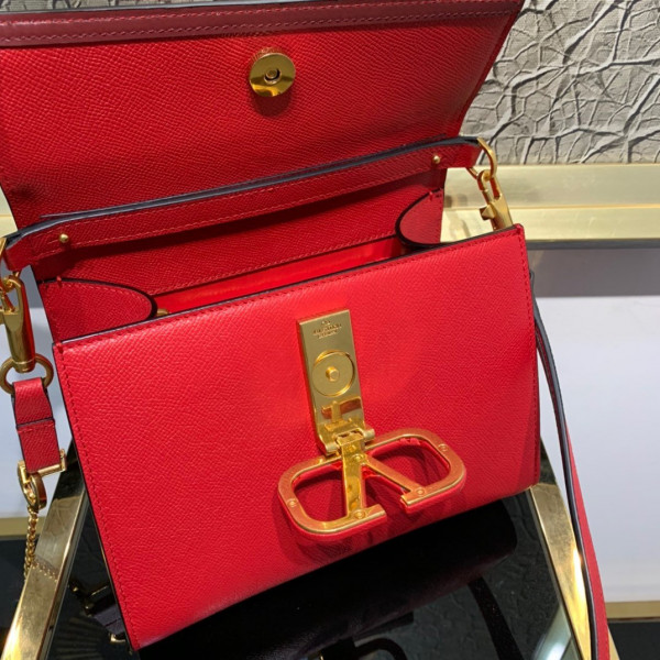 VALENTINO SMALL VSLING GRAINY CALFSKIN HANDBAG [Valentino58] CELINE CHANEL ACCESSORIES LOEWE SHOES LOUIS VUITTON DIRO YSL OTHER BRAND HANDBAGS BALENCIAGA BOTTEGA VENETA GOYARD HERMES BURBERRY VALENTINO GUCCI FENDI MIUMIU CHLOE PRADA BVLGARI SUITCASE NEW ARRIVAL 