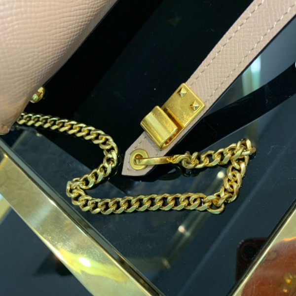 VALENTINO SMALL VSLING GRAINY CALFSKIN HANDBAG [Valentino55] CELINE CHANEL ACCESSORIES LOEWE SHOES LOUIS VUITTON DIRO YSL OTHER BRAND HANDBAGS BALENCIAGA BOTTEGA VENETA GOYARD HERMES BURBERRY VALENTINO GUCCI FENDI MIUMIU CHLOE PRADA BVLGARI SUITCASE NEW ARRIVAL 
