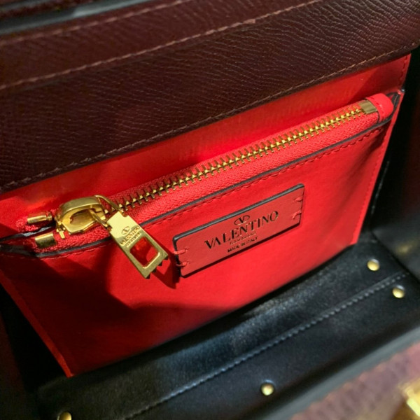VALENTINO SMALL VSLING GRAINY CALFSKIN HANDBAG [Valentino56] CELINE CHANEL ACCESSORIES LOEWE SHOES LOUIS VUITTON DIRO YSL OTHER BRAND HANDBAGS BALENCIAGA BOTTEGA VENETA GOYARD HERMES BURBERRY VALENTINO GUCCI FENDI MIUMIU CHLOE PRADA BVLGARI SUITCASE NEW ARRIVAL 
