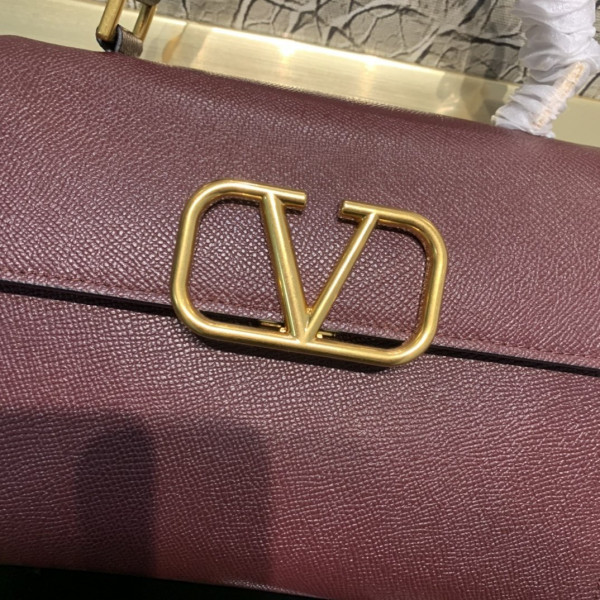 VALENTINO SMALL VSLING GRAINY CALFSKIN HANDBAG [Valentino56] CELINE CHANEL ACCESSORIES LOEWE SHOES LOUIS VUITTON DIRO YSL OTHER BRAND HANDBAGS BALENCIAGA BOTTEGA VENETA GOYARD HERMES BURBERRY VALENTINO GUCCI FENDI MIUMIU CHLOE PRADA BVLGARI SUITCASE NEW ARRIVAL 