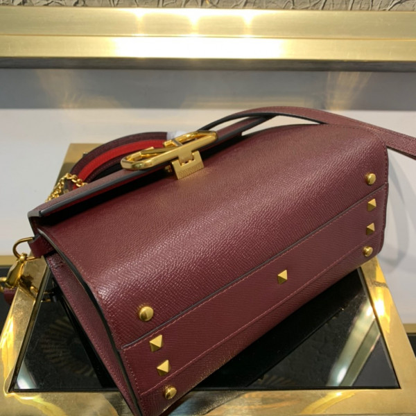 VALENTINO SMALL VSLING GRAINY CALFSKIN HANDBAG [Valentino56] CELINE CHANEL ACCESSORIES LOEWE SHOES LOUIS VUITTON DIRO YSL OTHER BRAND HANDBAGS BALENCIAGA BOTTEGA VENETA GOYARD HERMES BURBERRY VALENTINO GUCCI FENDI MIUMIU CHLOE PRADA BVLGARI SUITCASE NEW ARRIVAL 
