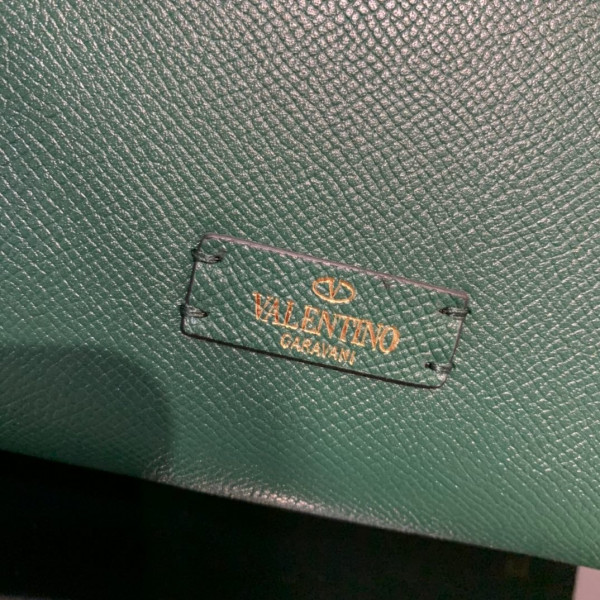 VALENTINO SMALL VSLING GRAINY CALFSKIN HANDBAG [Valentino57] CELINE CHANEL ACCESSORIES LOEWE SHOES LOUIS VUITTON DIRO YSL OTHER BRAND HANDBAGS BALENCIAGA BOTTEGA VENETA GOYARD HERMES BURBERRY VALENTINO GUCCI FENDI MIUMIU CHLOE PRADA BVLGARI SUITCASE NEW ARRIVAL 
