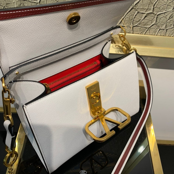 VALENTINO SMALL VSLING GRAINY CALFSKIN HANDBAG [Valentino53] CELINE CHANEL ACCESSORIES LOEWE SHOES LOUIS VUITTON DIRO YSL OTHER BRAND HANDBAGS BALENCIAGA BOTTEGA VENETA GOYARD HERMES BURBERRY VALENTINO GUCCI FENDI MIUMIU CHLOE PRADA BVLGARI SUITCASE NEW ARRIVAL 