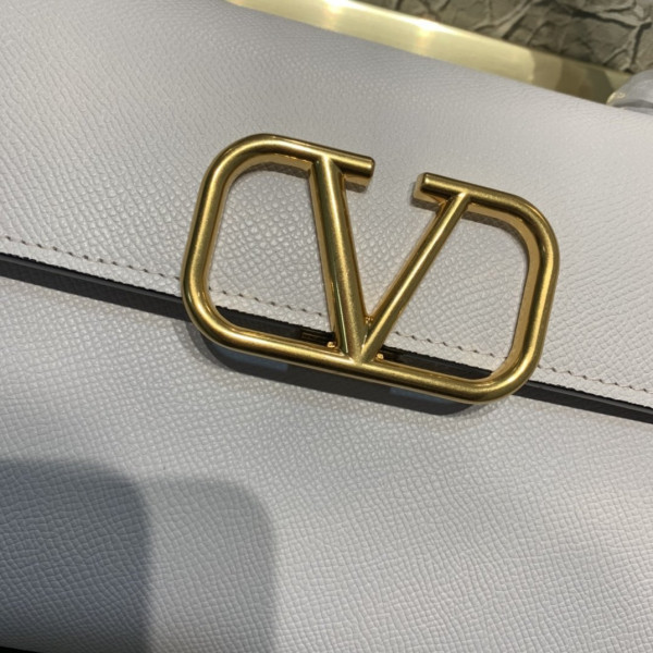 VALENTINO SMALL VSLING GRAINY CALFSKIN HANDBAG [Valentino53] CELINE CHANEL ACCESSORIES LOEWE SHOES LOUIS VUITTON DIRO YSL OTHER BRAND HANDBAGS BALENCIAGA BOTTEGA VENETA GOYARD HERMES BURBERRY VALENTINO GUCCI FENDI MIUMIU CHLOE PRADA BVLGARI SUITCASE NEW ARRIVAL 