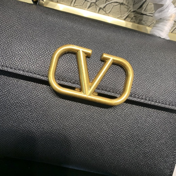 VALENTINO SMALL VSLING GRAINY CALFSKIN HANDBAG [Valentino54] CELINE CHANEL ACCESSORIES LOEWE SHOES LOUIS VUITTON DIRO YSL OTHER BRAND HANDBAGS BALENCIAGA BOTTEGA VENETA GOYARD HERMES BURBERRY VALENTINO GUCCI FENDI MIUMIU CHLOE PRADA BVLGARI SUITCASE NEW ARRIVAL 