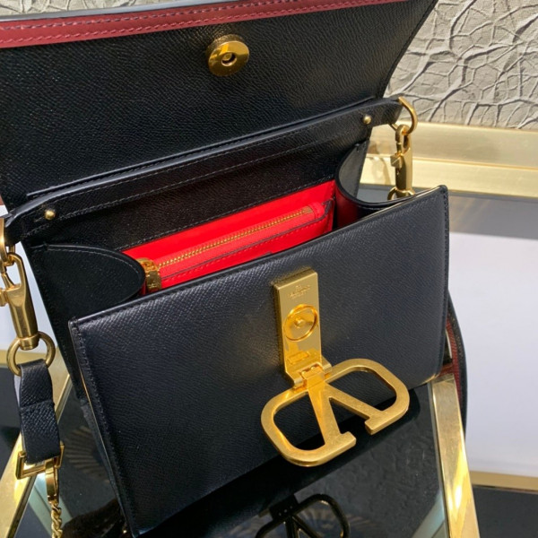 VALENTINO SMALL VSLING GRAINY CALFSKIN HANDBAG [Valentino54] CELINE CHANEL ACCESSORIES LOEWE SHOES LOUIS VUITTON DIRO YSL OTHER BRAND HANDBAGS BALENCIAGA BOTTEGA VENETA GOYARD HERMES BURBERRY VALENTINO GUCCI FENDI MIUMIU CHLOE PRADA BVLGARI SUITCASE NEW ARRIVAL 