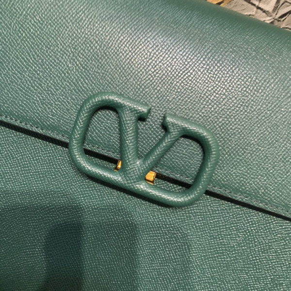 VALENTINO VSLING GRAINY CALFSKIN HANDBAG [Valentino48] CELINE CHANEL ACCESSORIES LOEWE SHOES LOUIS VUITTON DIRO YSL OTHER BRAND HANDBAGS BALENCIAGA BOTTEGA VENETA GOYARD HERMES BURBERRY VALENTINO GUCCI FENDI MIUMIU CHLOE PRADA BVLGARI SUITCASE NEW ARRIVAL 