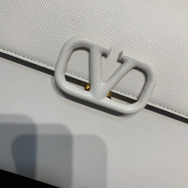 VALENTINO VSLING GRAINY CALFSKIN HANDBAG [Valentino49] CELINE CHANEL ACCESSORIES LOEWE SHOES LOUIS VUITTON DIRO YSL OTHER BRAND HANDBAGS BALENCIAGA BOTTEGA VENETA GOYARD HERMES BURBERRY VALENTINO GUCCI FENDI MIUMIU CHLOE PRADA BVLGARI SUITCASE NEW ARRIVAL 