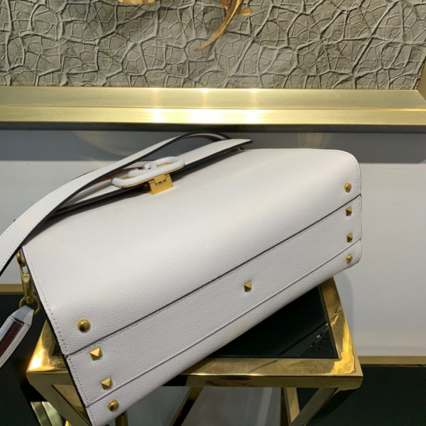 VALENTINO VSLING GRAINY CALFSKIN HANDBAG [Valentino49] CELINE CHANEL ACCESSORIES LOEWE SHOES LOUIS VUITTON DIRO YSL OTHER BRAND HANDBAGS BALENCIAGA BOTTEGA VENETA GOYARD HERMES BURBERRY VALENTINO GUCCI FENDI MIUMIU CHLOE PRADA BVLGARI SUITCASE NEW ARRIVAL 