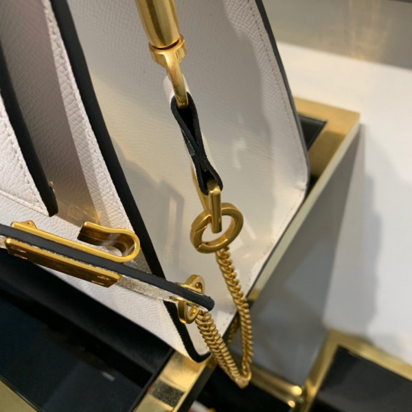 VALENTINO VSLING GRAINY CALFSKIN HANDBAG [Valentino49] CELINE CHANEL ACCESSORIES LOEWE SHOES LOUIS VUITTON DIRO YSL OTHER BRAND HANDBAGS BALENCIAGA BOTTEGA VENETA GOYARD HERMES BURBERRY VALENTINO GUCCI FENDI MIUMIU CHLOE PRADA BVLGARI SUITCASE NEW ARRIVAL 