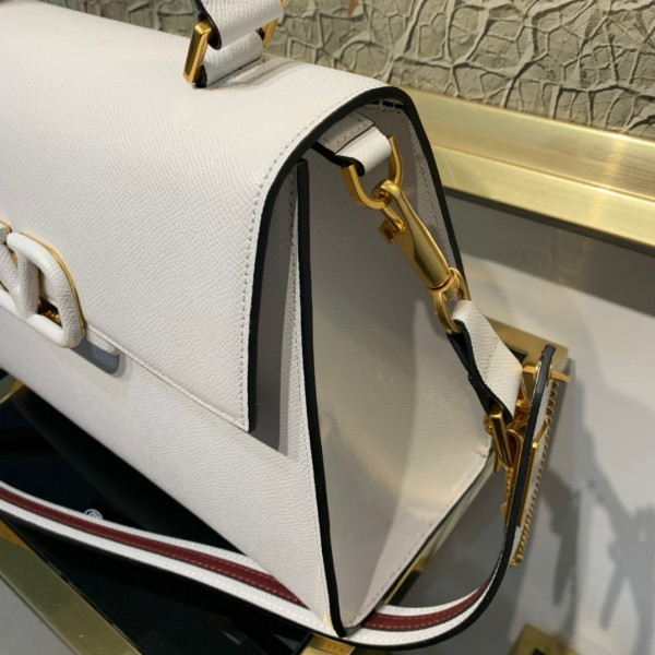 VALENTINO VSLING GRAINY CALFSKIN HANDBAG [Valentino49] CELINE CHANEL ACCESSORIES LOEWE SHOES LOUIS VUITTON DIRO YSL OTHER BRAND HANDBAGS BALENCIAGA BOTTEGA VENETA GOYARD HERMES BURBERRY VALENTINO GUCCI FENDI MIUMIU CHLOE PRADA BVLGARI SUITCASE NEW ARRIVAL 