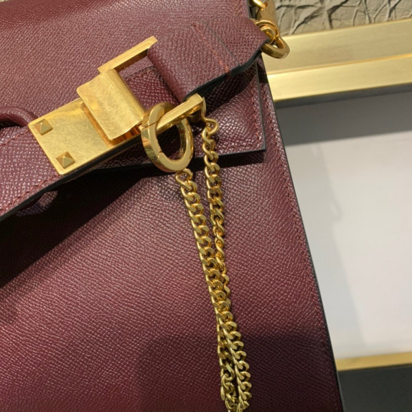 VALENTINO VSLING GRAINY CALFSKIN HANDBAG [Valentino47] CELINE CHANEL ACCESSORIES LOEWE SHOES LOUIS VUITTON DIRO YSL OTHER BRAND HANDBAGS BALENCIAGA BOTTEGA VENETA GOYARD HERMES BURBERRY VALENTINO GUCCI FENDI MIUMIU CHLOE PRADA BVLGARI SUITCASE NEW ARRIVAL 