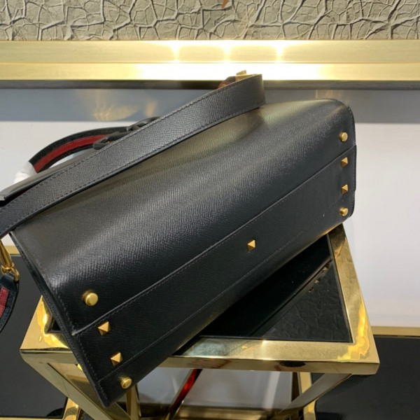 VALENTINO VSLING GRAINY CALFSKIN HANDBAG [Valentino45] CELINE CHANEL ACCESSORIES LOEWE SHOES LOUIS VUITTON DIRO YSL OTHER BRAND HANDBAGS BALENCIAGA BOTTEGA VENETA GOYARD HERMES BURBERRY VALENTINO GUCCI FENDI MIUMIU CHLOE PRADA BVLGARI SUITCASE NEW ARRIVAL 