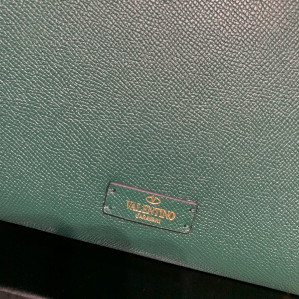 VALENTINO VSLING GRAINY CALFSKIN HANDBAG [Valentino43] CELINE CHANEL ACCESSORIES LOEWE SHOES LOUIS VUITTON DIRO YSL OTHER BRAND HANDBAGS BALENCIAGA BOTTEGA VENETA GOYARD HERMES BURBERRY VALENTINO GUCCI FENDI MIUMIU CHLOE PRADA BVLGARI SUITCASE NEW ARRIVAL 