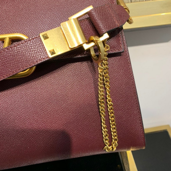 VALENTINO VSLING GRAINY CALFSKIN HANDBAG [Valentino42] CELINE CHANEL ACCESSORIES LOEWE SHOES LOUIS VUITTON DIRO YSL OTHER BRAND HANDBAGS BALENCIAGA BOTTEGA VENETA GOYARD HERMES BURBERRY VALENTINO GUCCI FENDI MIUMIU CHLOE PRADA BVLGARI SUITCASE NEW ARRIVAL 