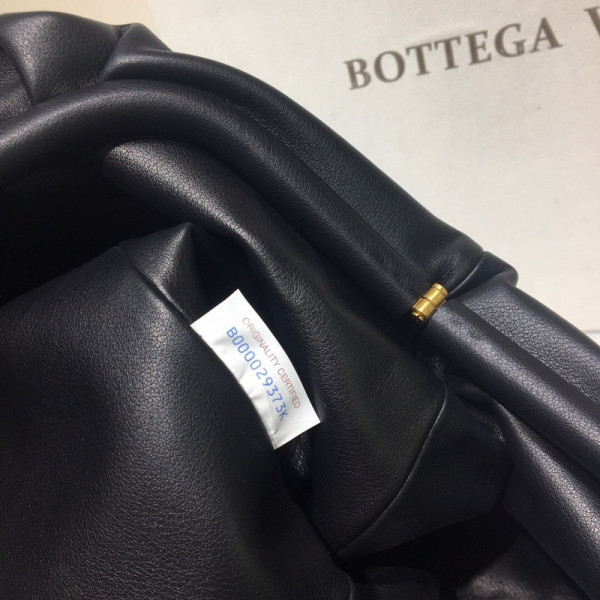 (image for) BOTTEGA VENETA THE POUCH