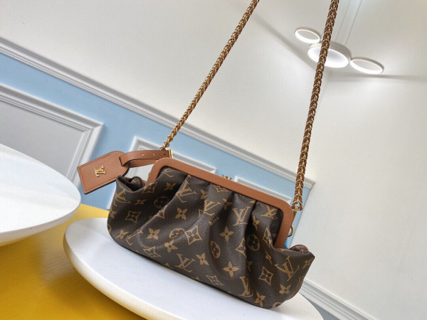 (image for) LOUIS VUITTON BOURSICOT EW