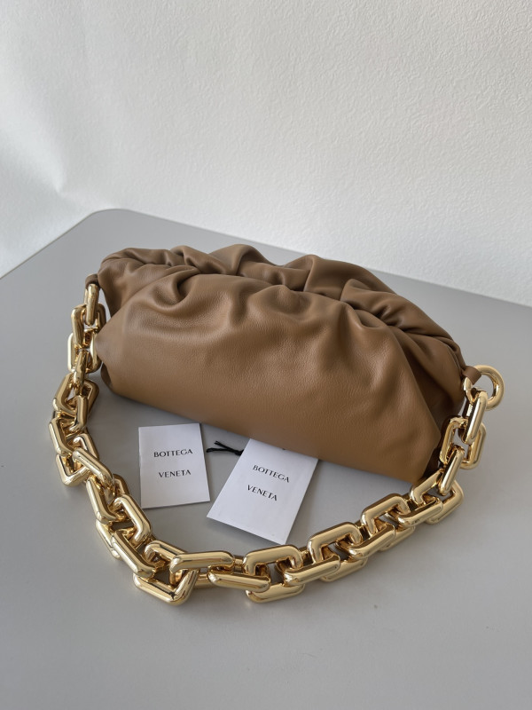 (image for) BOTTEGA VENETA THE CHAIN POUCH