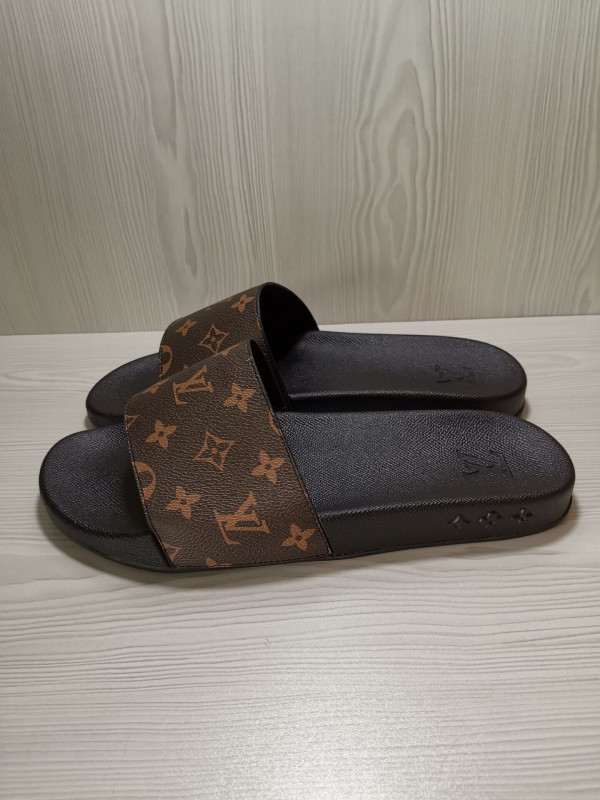 (image for) LOUIS VUITTON SLIPPERS