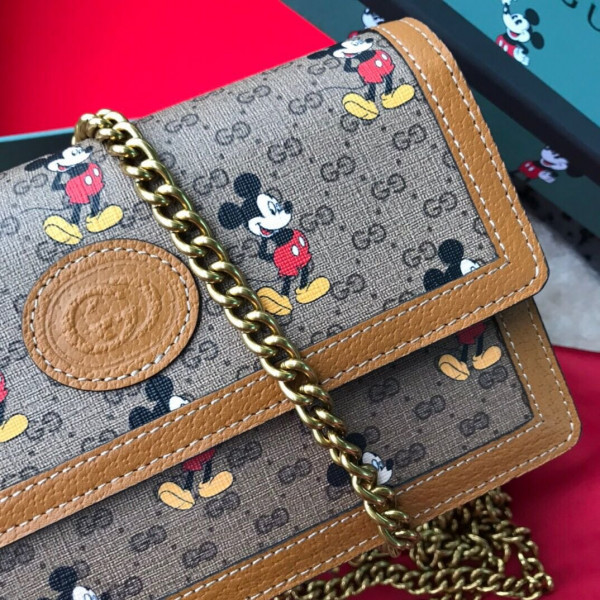 Disney x Gucci GG Chain Wallet [Gucci325] CELINE CHANEL ACCESSORIES LOEWE SHOES LOUIS VUITTON DIRO YSL OTHER BRAND HANDBAGS BALENCIAGA BOTTEGA VENETA GOYARD HERMES BURBERRY VALENTINO GUCCI FENDI MIUMIU CHLOE PRADA BVLGARI SUITCASE NEW ARRIVAL 