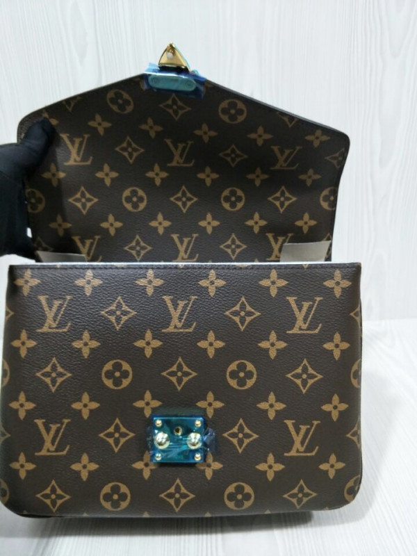 LOUIS VUITTON POCHETTE METIS [M45152] CELINE CHANEL ACCESSORIES LOEWE SHOES LOUIS VUITTON DIRO YSL OTHER BRAND HANDBAGS BALENCIAGA BOTTEGA VENETA GOYARD HERMES BURBERRY VALENTINO GUCCI FENDI MIUMIU CHLOE PRADA BVLGARI SUITCASE NEW ARRIVAL 