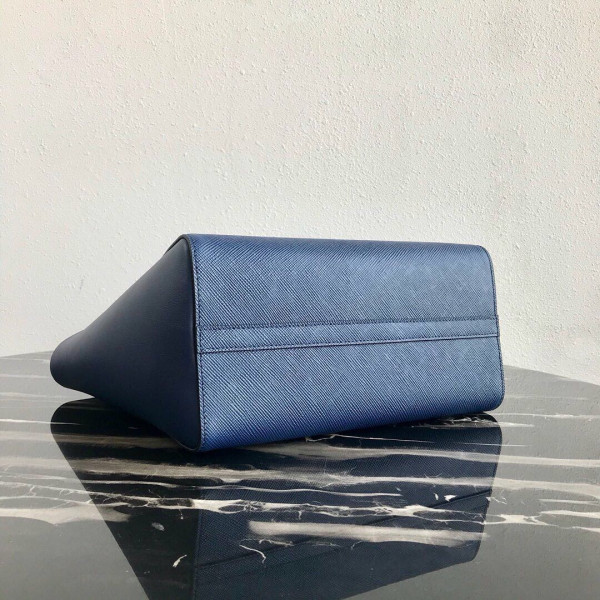 PRADA SAFFIANO LEATHER TOTE [Prada45] CELINE CHANEL ACCESSORIES LOEWE SHOES LOUIS VUITTON DIRO YSL OTHER BRAND HANDBAGS BALENCIAGA BOTTEGA VENETA GOYARD HERMES BURBERRY VALENTINO GUCCI FENDI MIUMIU CHLOE PRADA BVLGARI SUITCASE NEW ARRIVAL 