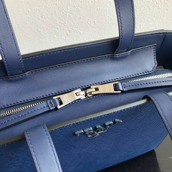 PRADA SAFFIANO LEATHER TOTE [Prada45] CELINE CHANEL ACCESSORIES LOEWE SHOES LOUIS VUITTON DIRO YSL OTHER BRAND HANDBAGS BALENCIAGA BOTTEGA VENETA GOYARD HERMES BURBERRY VALENTINO GUCCI FENDI MIUMIU CHLOE PRADA BVLGARI SUITCASE NEW ARRIVAL 