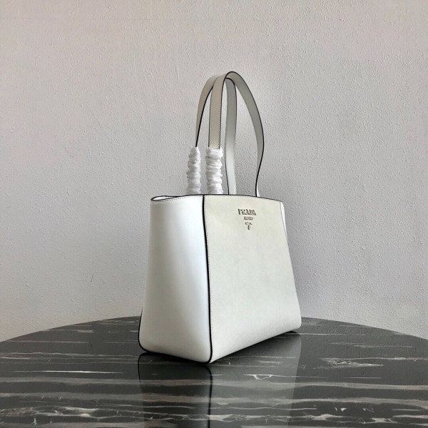 PRADA SAFFIANO LEATHER TOTE [Prada44] CELINE CHANEL ACCESSORIES LOEWE SHOES LOUIS VUITTON DIRO YSL OTHER BRAND HANDBAGS BALENCIAGA BOTTEGA VENETA GOYARD HERMES BURBERRY VALENTINO GUCCI FENDI MIUMIU CHLOE PRADA BVLGARI SUITCASE NEW ARRIVAL 