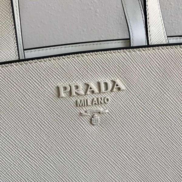PRADA SAFFIANO LEATHER TOTE [Prada44] CELINE CHANEL ACCESSORIES LOEWE SHOES LOUIS VUITTON DIRO YSL OTHER BRAND HANDBAGS BALENCIAGA BOTTEGA VENETA GOYARD HERMES BURBERRY VALENTINO GUCCI FENDI MIUMIU CHLOE PRADA BVLGARI SUITCASE NEW ARRIVAL 