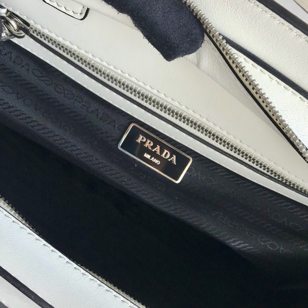 PRADA SAFFIANO LEATHER TOTE [Prada44] CELINE CHANEL ACCESSORIES LOEWE SHOES LOUIS VUITTON DIRO YSL OTHER BRAND HANDBAGS BALENCIAGA BOTTEGA VENETA GOYARD HERMES BURBERRY VALENTINO GUCCI FENDI MIUMIU CHLOE PRADA BVLGARI SUITCASE NEW ARRIVAL 