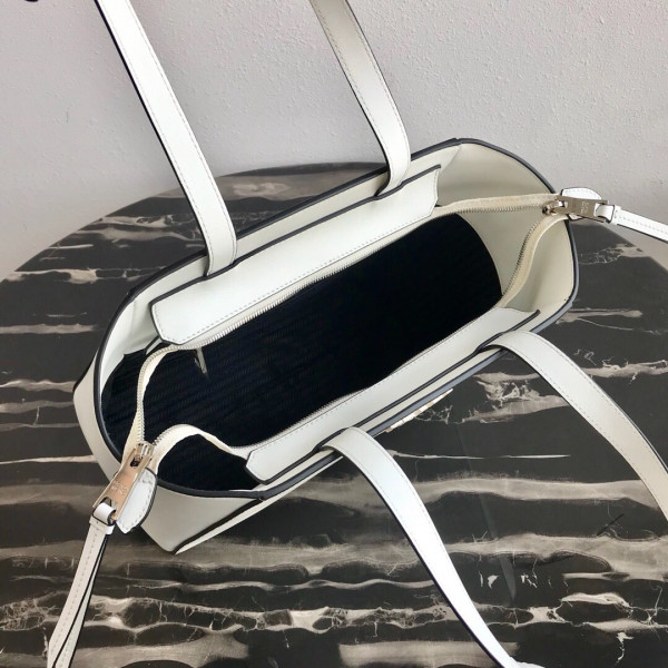 PRADA SAFFIANO LEATHER TOTE [Prada44] CELINE CHANEL ACCESSORIES LOEWE SHOES LOUIS VUITTON DIRO YSL OTHER BRAND HANDBAGS BALENCIAGA BOTTEGA VENETA GOYARD HERMES BURBERRY VALENTINO GUCCI FENDI MIUMIU CHLOE PRADA BVLGARI SUITCASE NEW ARRIVAL 