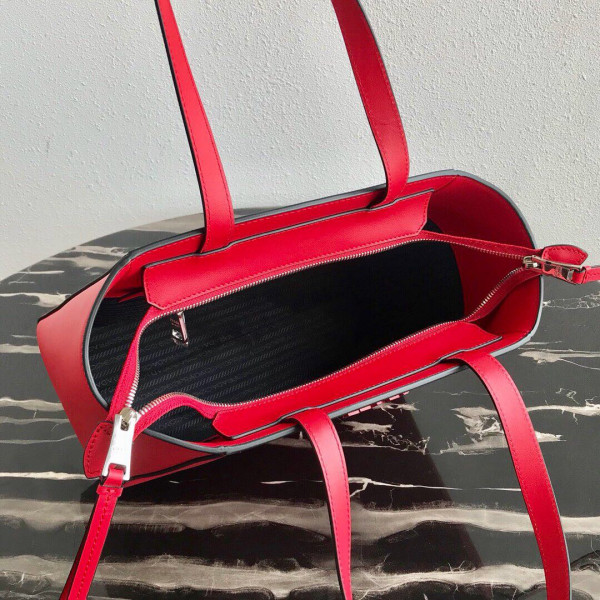 PRADA SAFFIANO LEATHER TOTE [Prada42] CELINE CHANEL ACCESSORIES LOEWE SHOES LOUIS VUITTON DIRO YSL OTHER BRAND HANDBAGS BALENCIAGA BOTTEGA VENETA GOYARD HERMES BURBERRY VALENTINO GUCCI FENDI MIUMIU CHLOE PRADA BVLGARI SUITCASE NEW ARRIVAL 