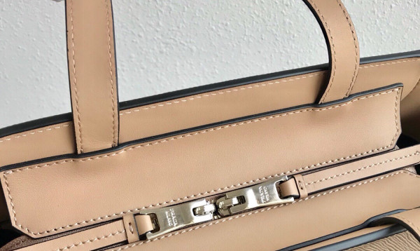 PRADA SAFFIANO LEATHER TOTE [Prada41] CELINE CHANEL ACCESSORIES LOEWE SHOES LOUIS VUITTON DIRO YSL OTHER BRAND HANDBAGS BALENCIAGA BOTTEGA VENETA GOYARD HERMES BURBERRY VALENTINO GUCCI FENDI MIUMIU CHLOE PRADA BVLGARI SUITCASE NEW ARRIVAL 