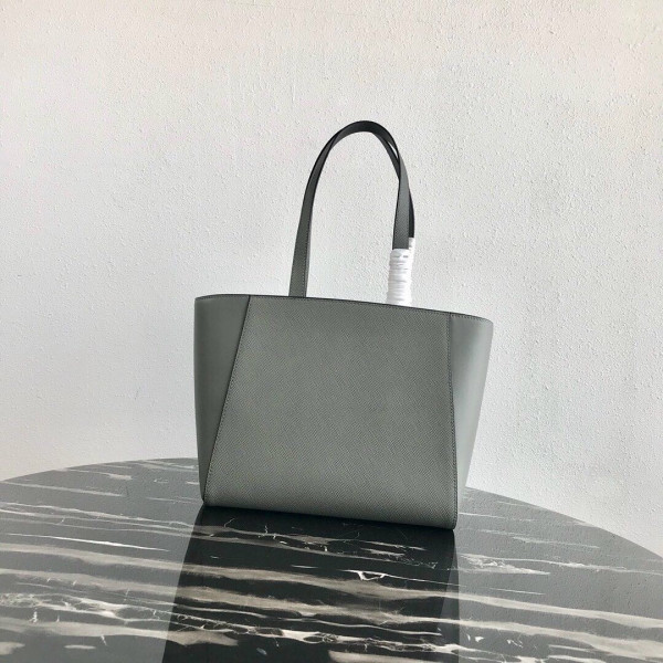 PRADA SAFFIANO LEATHER TOTE [Prada40] CELINE CHANEL ACCESSORIES LOEWE SHOES LOUIS VUITTON DIRO YSL OTHER BRAND HANDBAGS BALENCIAGA BOTTEGA VENETA GOYARD HERMES BURBERRY VALENTINO GUCCI FENDI MIUMIU CHLOE PRADA BVLGARI SUITCASE NEW ARRIVAL 