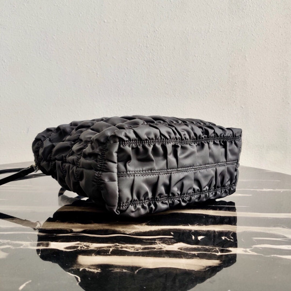 PRADA NYLON TOTE [Prada39] CELINE CHANEL ACCESSORIES LOEWE SHOES LOUIS VUITTON DIRO YSL OTHER BRAND HANDBAGS BALENCIAGA BOTTEGA VENETA GOYARD HERMES BURBERRY VALENTINO GUCCI FENDI MIUMIU CHLOE PRADA BVLGARI SUITCASE NEW ARRIVAL 