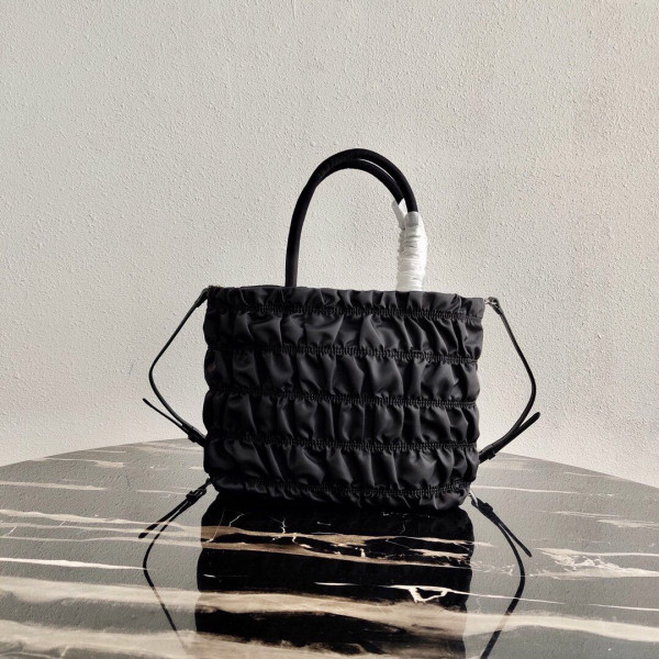 PRADA NYLON TOTE [Prada39] CELINE CHANEL ACCESSORIES LOEWE SHOES LOUIS VUITTON DIRO YSL OTHER BRAND HANDBAGS BALENCIAGA BOTTEGA VENETA GOYARD HERMES BURBERRY VALENTINO GUCCI FENDI MIUMIU CHLOE PRADA BVLGARI SUITCASE NEW ARRIVAL 