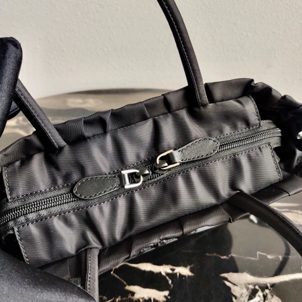 PRADA NYLON TOTE [Prada39] CELINE CHANEL ACCESSORIES LOEWE SHOES LOUIS VUITTON DIRO YSL OTHER BRAND HANDBAGS BALENCIAGA BOTTEGA VENETA GOYARD HERMES BURBERRY VALENTINO GUCCI FENDI MIUMIU CHLOE PRADA BVLGARI SUITCASE NEW ARRIVAL 