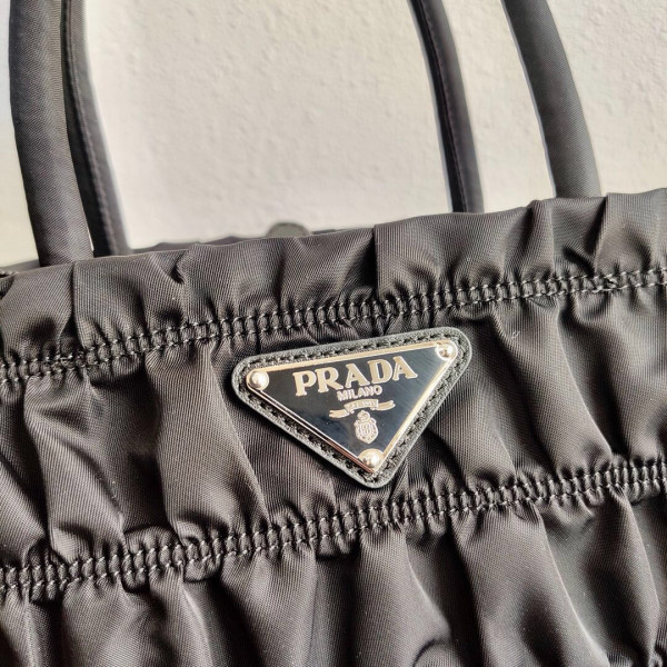 PRADA NYLON TOTE [Prada39] CELINE CHANEL ACCESSORIES LOEWE SHOES LOUIS VUITTON DIRO YSL OTHER BRAND HANDBAGS BALENCIAGA BOTTEGA VENETA GOYARD HERMES BURBERRY VALENTINO GUCCI FENDI MIUMIU CHLOE PRADA BVLGARI SUITCASE NEW ARRIVAL 