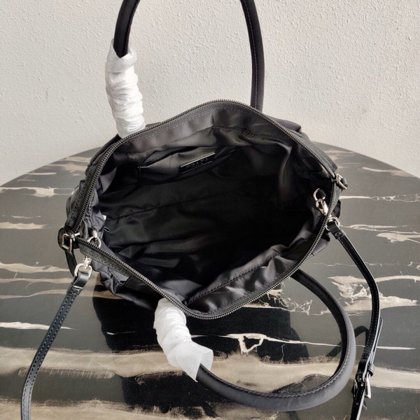 PRADA NYLON TOTE [Prada39] CELINE CHANEL ACCESSORIES LOEWE SHOES LOUIS VUITTON DIRO YSL OTHER BRAND HANDBAGS BALENCIAGA BOTTEGA VENETA GOYARD HERMES BURBERRY VALENTINO GUCCI FENDI MIUMIU CHLOE PRADA BVLGARI SUITCASE NEW ARRIVAL 