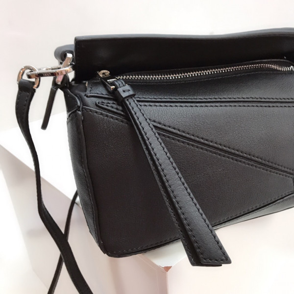 LOWEE MINI PUZZLE BAG [LOWEE68] CELINE CHANEL ACCESSORIES LOEWE SHOES LOUIS VUITTON DIRO YSL OTHER BRAND HANDBAGS BALENCIAGA BOTTEGA VENETA GOYARD HERMES BURBERRY VALENTINO GUCCI FENDI MIUMIU CHLOE PRADA BVLGARI SUITCASE NEW ARRIVAL 