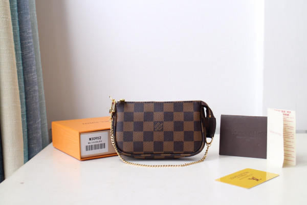 LOUIS VUITTON MINI POCHETTE ACCESSOIRES [N58009] CELINE CHANEL ACCESSORIES LOEWE SHOES LOUIS VUITTON DIRO YSL OTHER BRAND HANDBAGS BALENCIAGA BOTTEGA VENETA GOYARD HERMES BURBERRY VALENTINO GUCCI FENDI MIUMIU CHLOE PRADA BVLGARI SUITCASE NEW ARRIVAL 