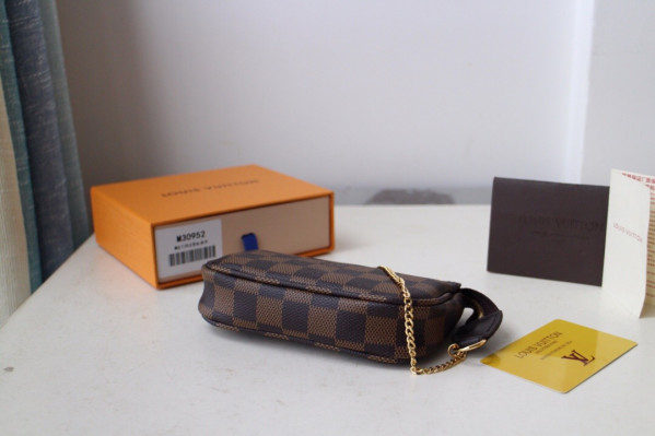 LOUIS VUITTON MINI POCHETTE ACCESSOIRES [N58009] CELINE CHANEL ACCESSORIES LOEWE SHOES LOUIS VUITTON DIRO YSL OTHER BRAND HANDBAGS BALENCIAGA BOTTEGA VENETA GOYARD HERMES BURBERRY VALENTINO GUCCI FENDI MIUMIU CHLOE PRADA BVLGARI SUITCASE NEW ARRIVAL 