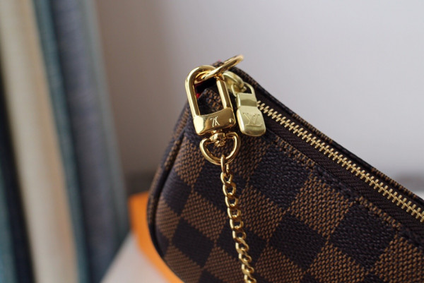 LOUIS VUITTON MINI POCHETTE ACCESSOIRES [N58009] CELINE CHANEL ACCESSORIES LOEWE SHOES LOUIS VUITTON DIRO YSL OTHER BRAND HANDBAGS BALENCIAGA BOTTEGA VENETA GOYARD HERMES BURBERRY VALENTINO GUCCI FENDI MIUMIU CHLOE PRADA BVLGARI SUITCASE NEW ARRIVAL 